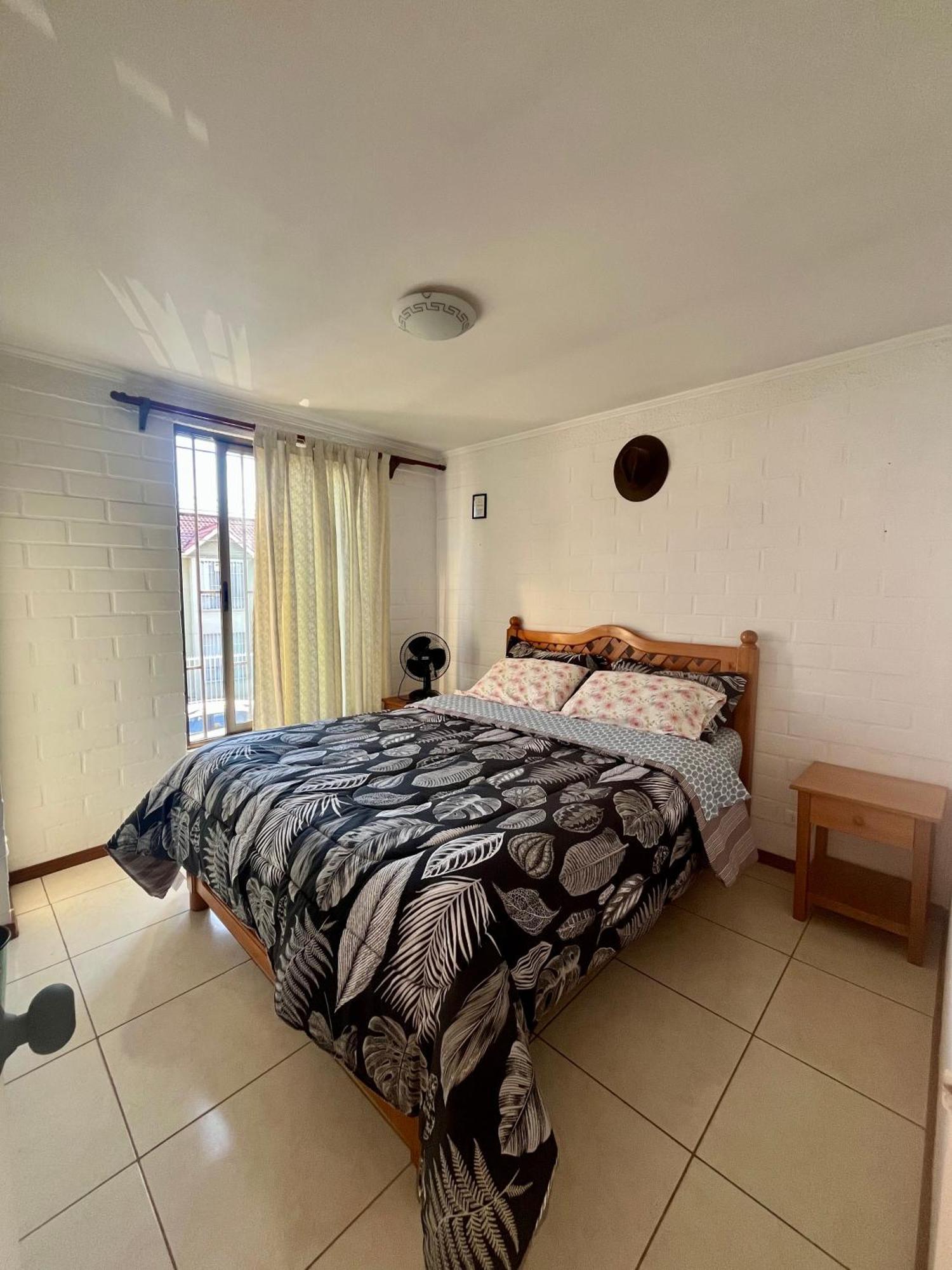 Hostel Tu Espacio Re - Casa Cerca Del Aeropuerto Santiago Eksteriør bilde